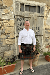 8 yard kilt  
traditional Scottish kilt  
tartan kilt  
men's Highland kilt  
Scottish dress for men  
formal kilt wear  
wedding kilt  
clan tartan kilt  
kilt for events  
Scottish kilt outfit  
